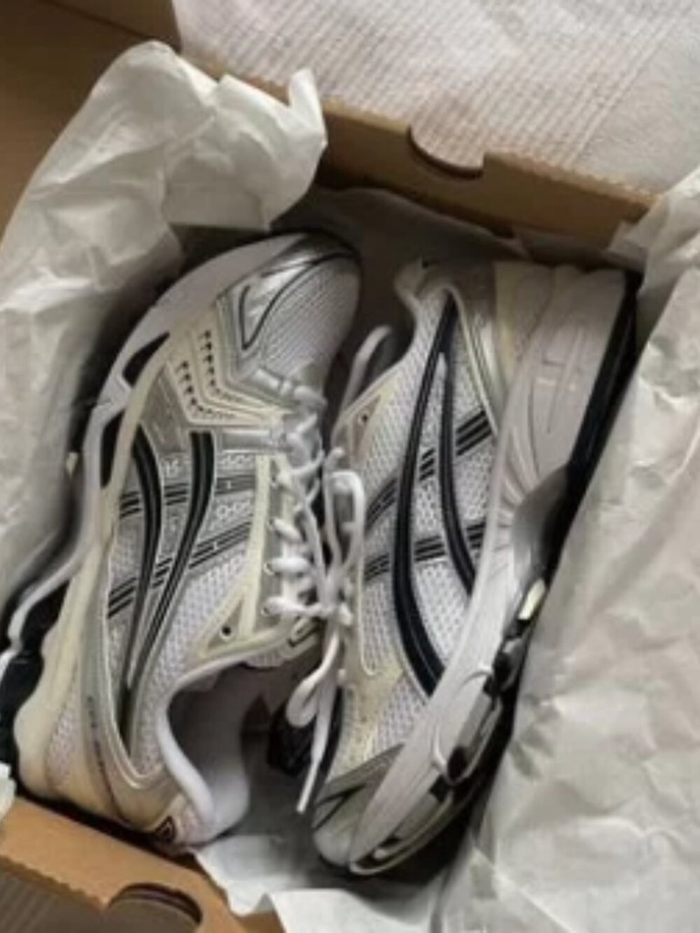 ASICS GEL Running Shoes White Silver